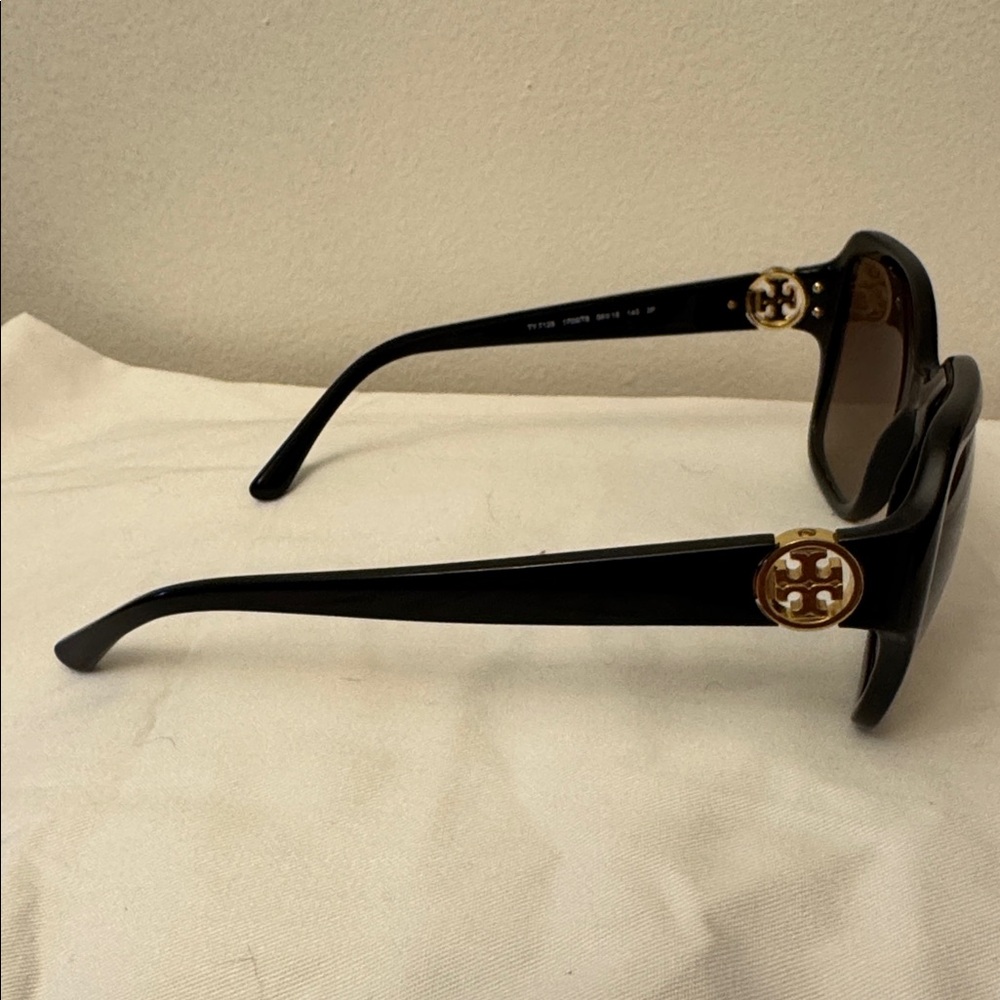 Tory Burch oversized sunglasses. - Picture 2 of 4